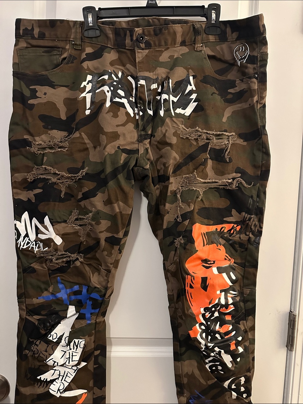 Men's Slim Straight Camo Jeans with Graphic Accents - Brown Camo